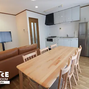 公寓 Gloce 鎌倉 若宮大路house お部屋から江ノ電ビューを独り占め 鎌倉駅から徒歩3分, 镰仓市